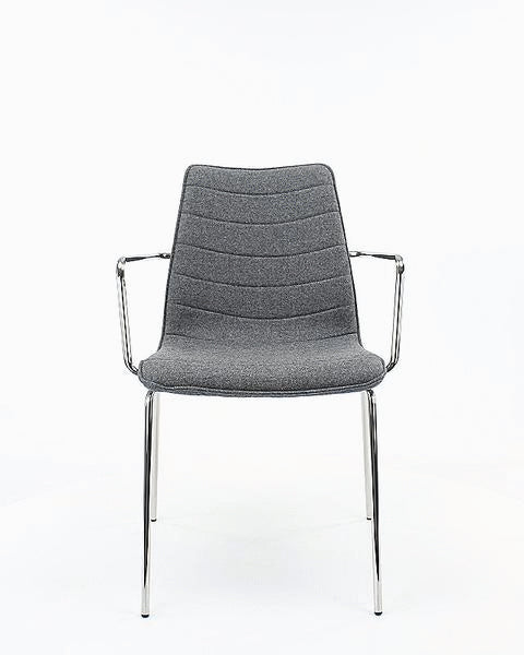 Chaise de salle à manger / chaise de réunion Workliving Verona - Avec accoudoirs - Feutre de laine Fenice 152 rose pâle - piètement noir
