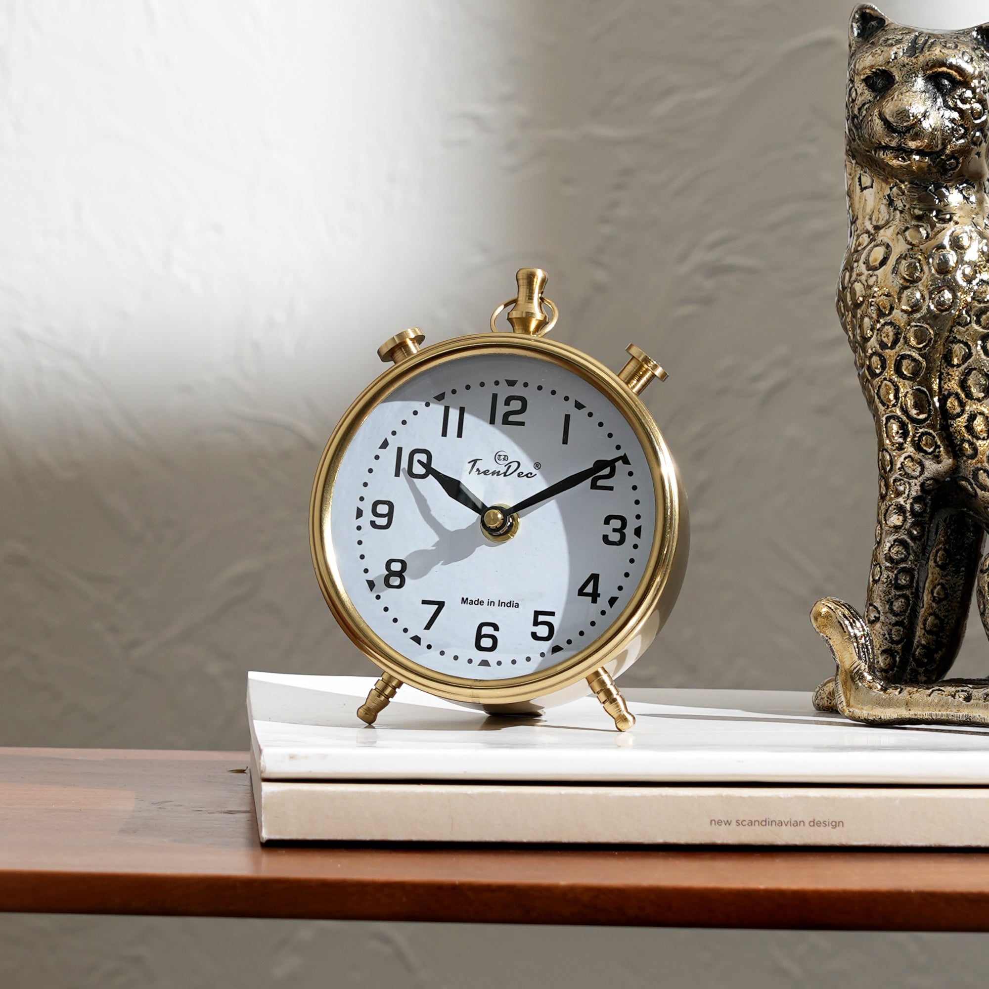 Vintage Gouden Wekker met Klassieke Witte Wijzerplaat