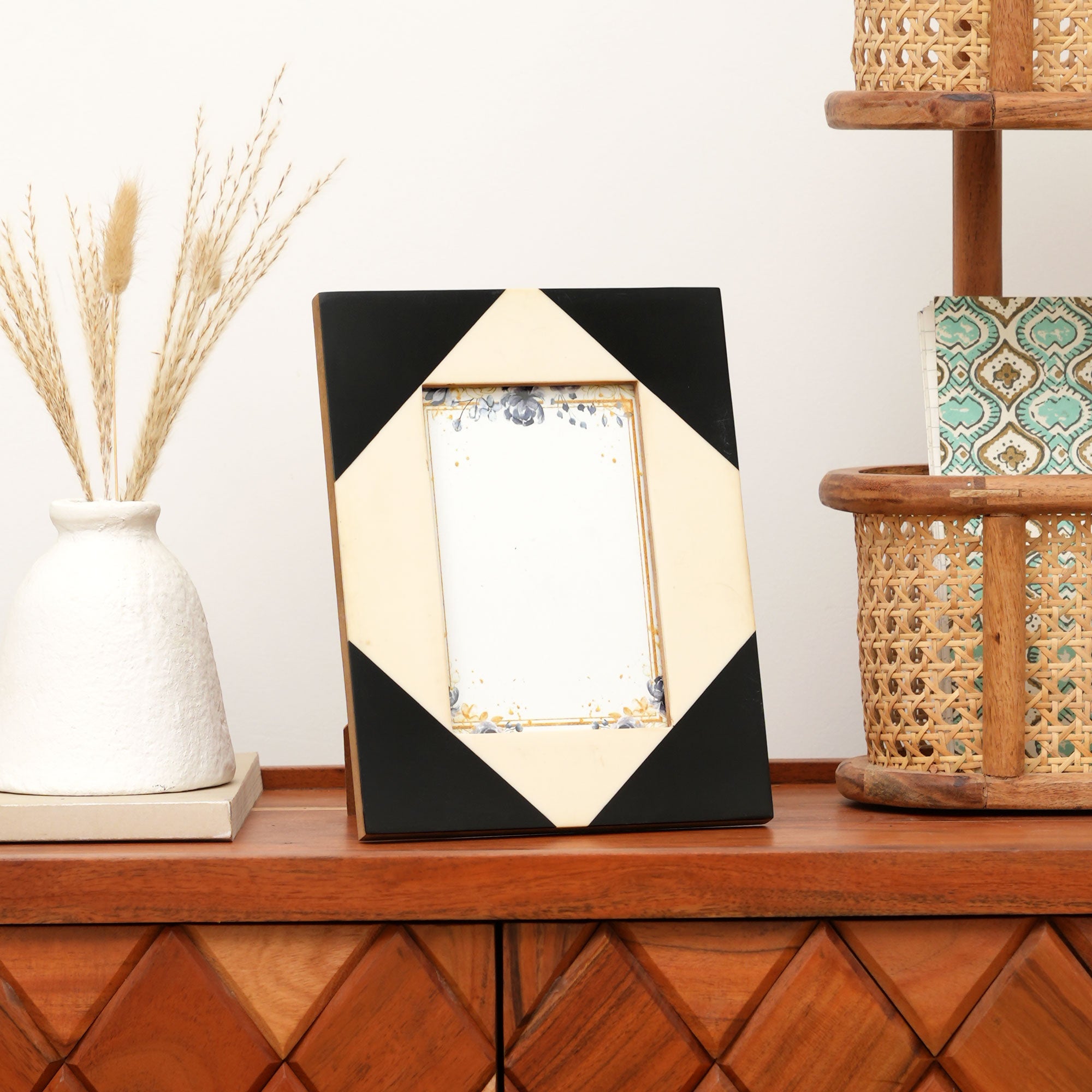 Contemporary Geometric Resin Photo Frame | Black & White