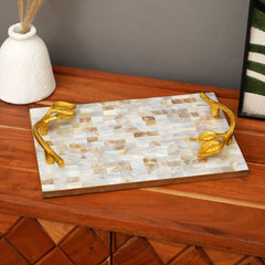Parelmoerhars dienblad met bladgouden handvatten | Luxe decoratie