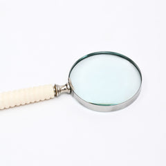Loupe de style vintage avec manche en résine sculptée | Blanc