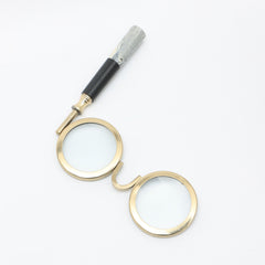 Vergrootglas met dubbele lens in antieke stijl en goudkleurige afwerking