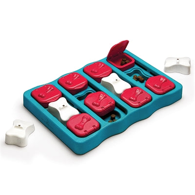 NINA OTTOSSON DOG BRICK TURQUOISE / RED 31.5 x 21 x 4 cm