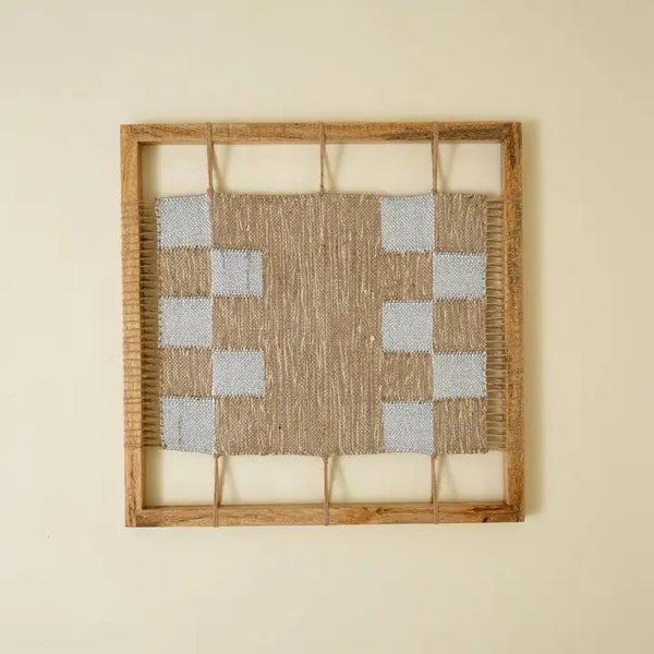 "Geruite Hennep & Acacia Houten Wanddecoratie – Natuurlijke Getextureerde Decoratieve Accent"