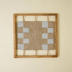 "Geruite Hennep & Acacia Houten Wanddecoratie – Natuurlijke Getextureerde Decoratieve Accent"