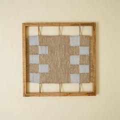 "Geruite Hennep & Acacia Houten Wanddecoratie – Natuurlijke Getextureerde Decoratieve Accent"