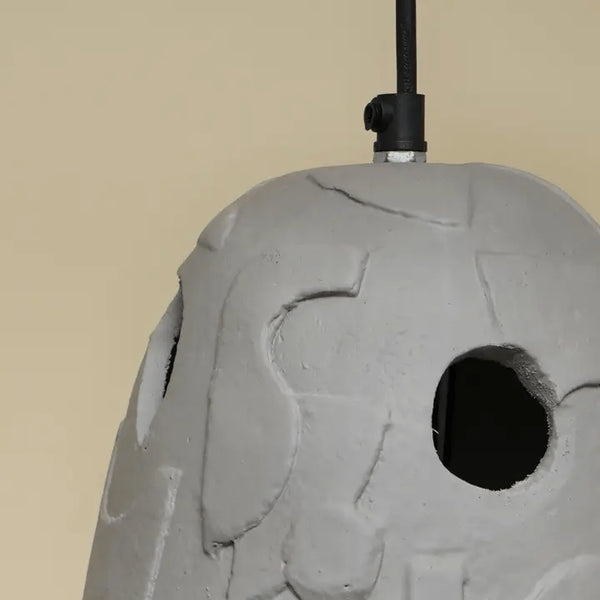 Handgemaakte Petros hanglamp - Langwerpige grijze papier-maché hanglamp