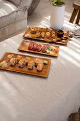 L'assiette à sushi en racine de teck - P