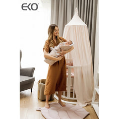 Beige mousseline klamboe voor ledikant