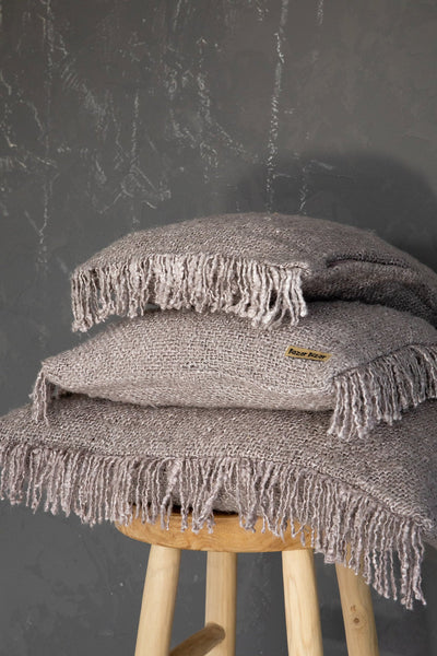 La housse de coussin Oh My Gee - gris perle - 30x50