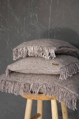 La housse de coussin Oh My Gee - gris perle - 30x50