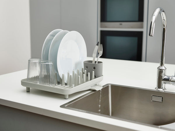 Compact dish drainer