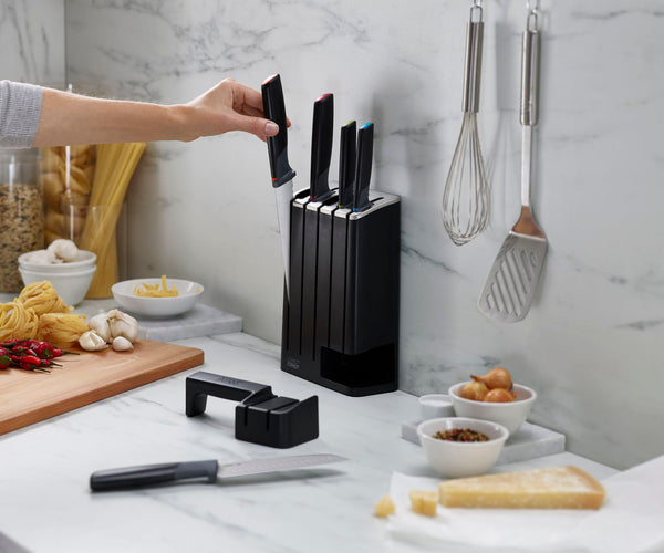 Elevate knife block with 5 knives