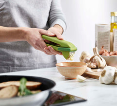 CleanForce Garlic Press
