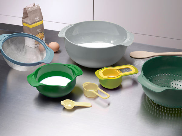 Nesting bowls and measuring spoons set of 9 pieces