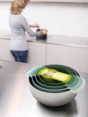 Nesting bowls and measuring spoons set of 9 pieces