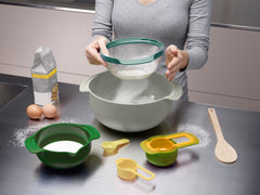Nesting bowls and measuring spoons set of 9 pieces