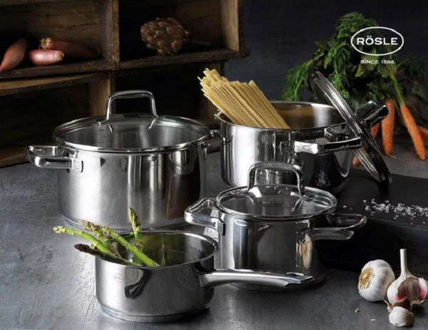 Batterie de cuisine Moments avec autocuiseur de 8 pièces