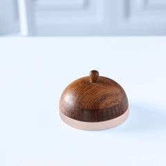 Blush gestreepte keramische botervloot met mangohouten deksel