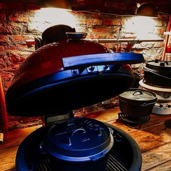 Dutch Oven Roasting Pan Cast Iron 8 Liters