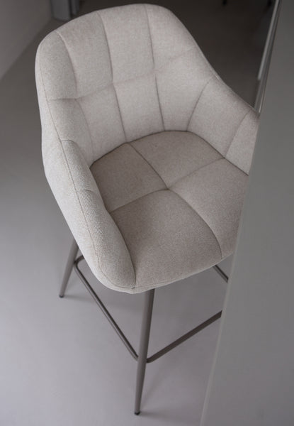 Set of 2 high off-white bar chairs with armrests