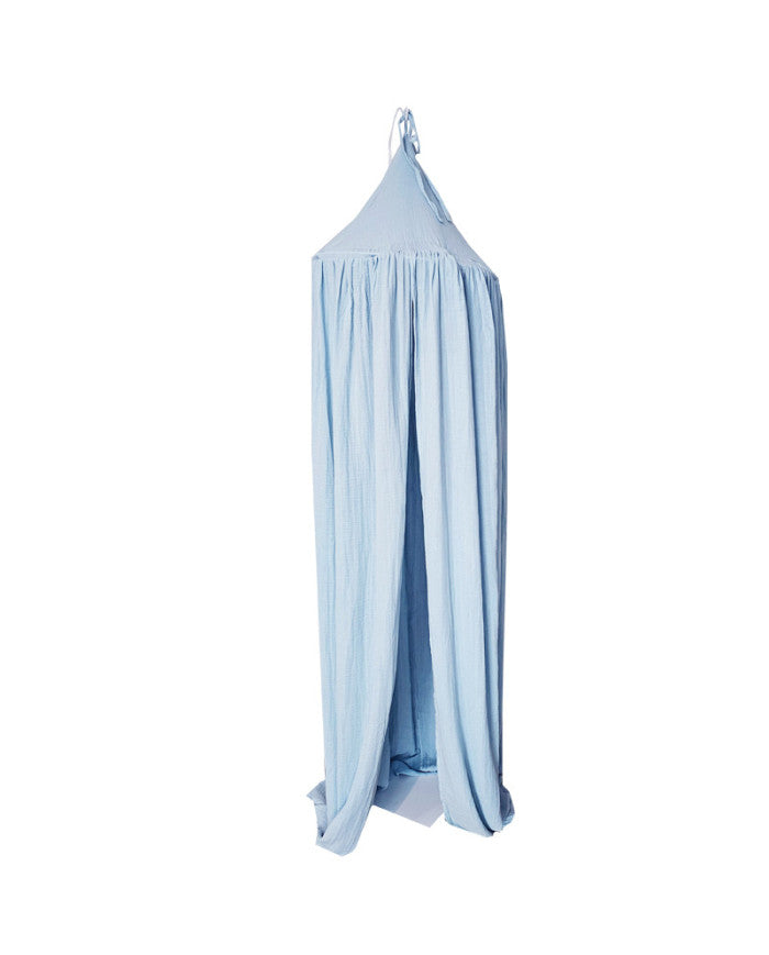Muslin canopy over the cot BLUE